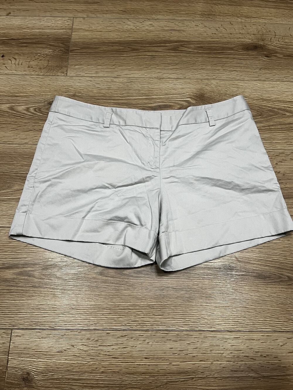 Express Womens Shorts Size 12 White Cuffed (A00)